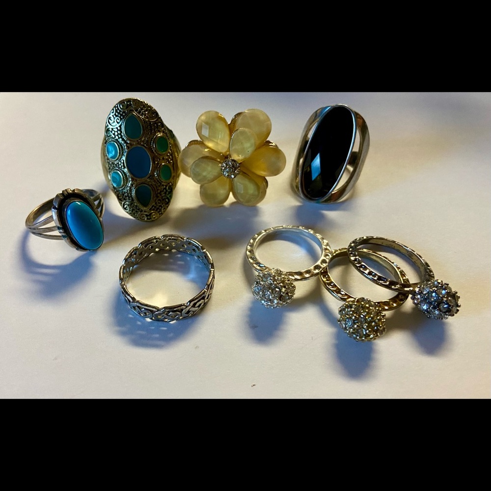 Lot of 8 rings